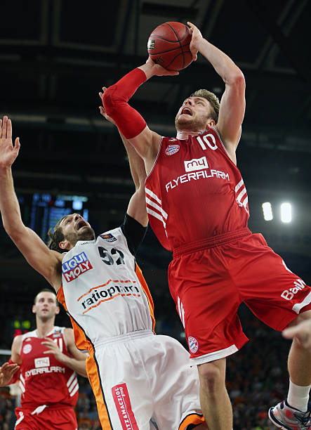 坛对年轻边 坛对年轻边