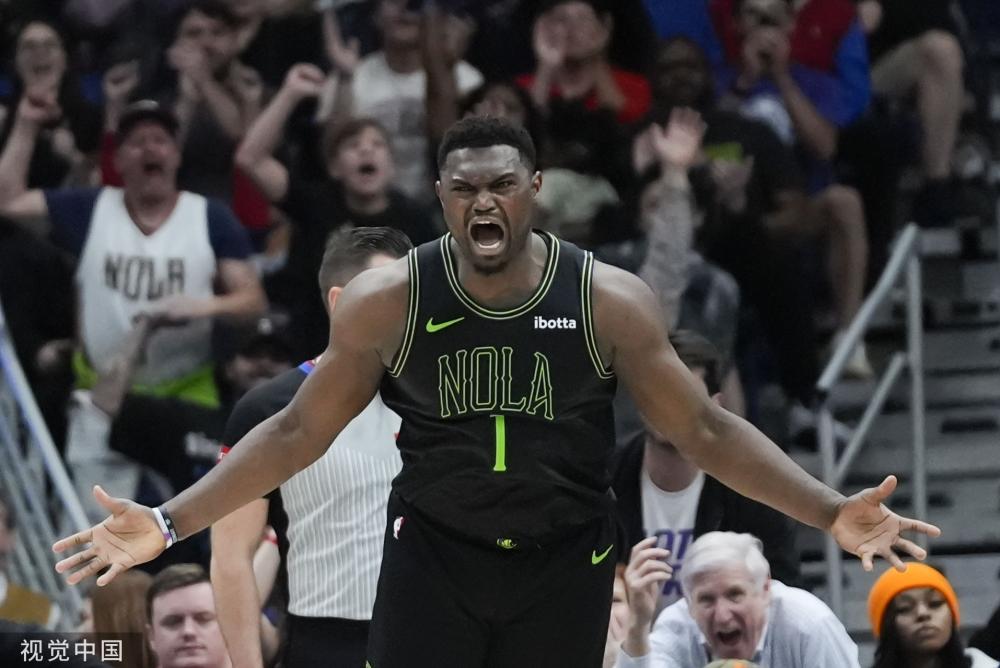 他开创性地 他开创性地