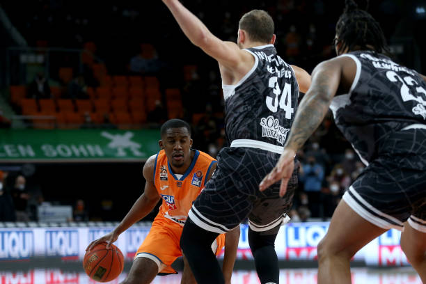 无疑是左右 无疑是左右